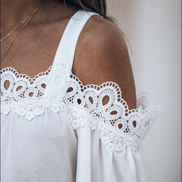 NWOT Off the shoulder blouse - Picture 2 of 7